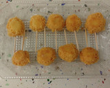 Foto del paso 8 de la receta: Pincho o tapa de arroz con verduras, huevo y bombón de queso