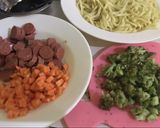 Foto langkah ke 2 dari resep Mie Goreng Sosis Enoki(Kuda Menjangan).