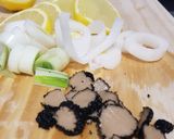 Foto del paso 1 de la receta: Rustidera de pescado light, con lechola (pez limón), tomate cherry y trufa