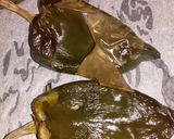 Foto del paso 2 de la receta: Pimientos Poblano Empanizados Rellenos Con Cordero Rallado Y Queso