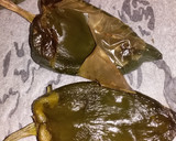 Foto del paso 2 de la receta: Pimientos Poblano Empanizados Rellenos Con Cordero Rallado Y Queso