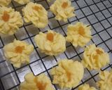 Foto langkah ke 4 dari resep Kue Semprit Sagu.