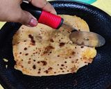 A picture of step 5 of Aloo Paratha.