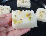 नारळाची वडी (naralachi wadi recipe in marathi) रेसिपी स्टेप 5 फोटो 