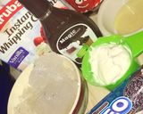 A picture of step 1 of Orea milkshake 2.