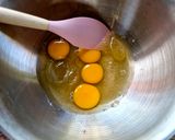 Foto langkah ke 1 dari resep Bolu Ketan Item isi Keju Lumer.