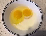 A picture of step 2 of Tornado Omelet Rice.