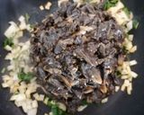 Foto del paso 2 de la receta: Calabacitas rellenas de huitlacoche y queso