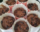 Foto langkah ke 4 dari resep Muffin Coklat Super Nyoklat, No Mixer ala Tintin Rayner.