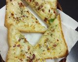 A picture of step 2 of Chilli cheese garlic toast.