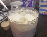 A picture of step 2 of Whipp cream ice cream.