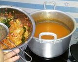 Foto langkah ke 7 dari resep Steamboat AKA Sukiyaki Kuah Tom Yum🍲.