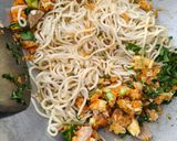 Foto langkah ke 4 dari resep Mie Goreng Bawang Putih.