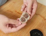 Foto langkah ke 10 dari resep Mochi Wijen Isi Kacang Devina Hermawan.