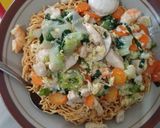 Foto langkah ke 5 dari resep Tamie Goreng Capcay.