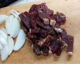 A picture of step 2 of Pan Fry Beef Steak and Onion.