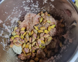 Foto del paso 2 de la receta: Fiambre de pollo con pistachos