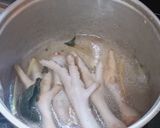 Foto langkah ke 2 dari resep Sop Ceker Bakso Gurih.