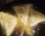 A picture of step 3 of Chicken samosa.