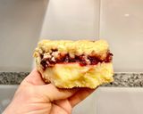 Foto del paso 17 de la receta Pastel de crema y mermelada de cerezas