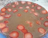 A picture of step 5 of Strawberries and chocolate cake😋😋.