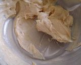A picture of step 2 of Crunchy walnuts cookies.
