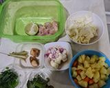 Foto langkah ke 1 dari resep Sop Ayam atau Bakso Gurih Simpel.