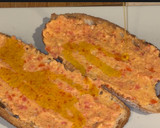 Foto del paso 4 de la receta: Tostadas con tomate y butifarra de huevo