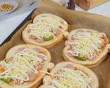Foto langkah ke 3 dari resep Pizza Roti Tawar.