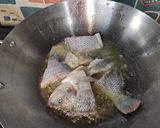 Foto langkah ke 1 dari resep Tilapia Goreng dengan Seledri 🇹🇭 (ปลานิลผัดขึ้นฉ่าย).