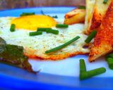 A picture of step 2 of Garlic croutons in Wine toasted egg.