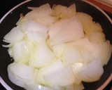 Foto del paso 2 de la receta: Tortilla de patatas con cebolla