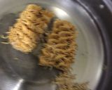 รูปขั้นตอนการทำที่ 1 ของ มาม่าผัดไก่