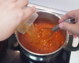 Foto del paso 3 de la receta: Bacalao gratinado con crema de sobrasada y piñones