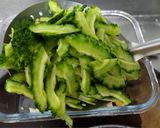 鹹鴨蛋涼拌山苦瓜的食譜步驟1照片