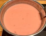 Une image de l'étape 1 de Soupe glacée aux fraises et au yaourt à la grecque.