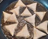 A picture of step 3 of Chota samosa Qeema samosa.