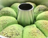 Foto langkah ke 6 dari resep Roti Sobek Pandan Isi Coklat Wijen.