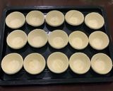 Hình bước làm 1 của món Bánh trứng nướng (Egg tart)