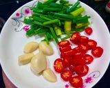 รูปขั้นตอนการทำที่ 3 ของ เห็ดหอมสดผัดน้ำมันหอยใส่กุ้ง