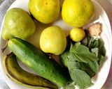 A picture of step 1 of Green healthy smoothy and coconut banana smoothy.