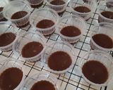 Foto langkah ke 1 dari resep Puding Buah Naga Susu Coklat.