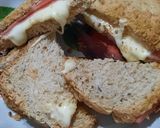 Foto del paso 5 de la receta: Sandwichs tostados con pan de semillas