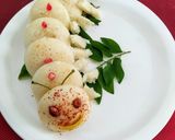 A picture of step 4 of Caterpillar rava idli.