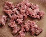 Foto del paso 1 de la receta: Ensalada de verano con legumbres, longaniza, sobrasada y miel