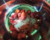 Foto langkah ke 1 dari resep Korean Strawberry Milk.