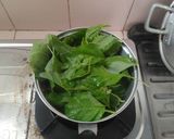 Foto langkah ke 2 dari resep Sayur Bayam Jagung Bening.
