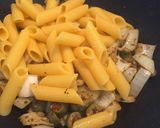 Foto del paso 7 de la receta: Pasta de 🌽 con salteado veggie y especias italianas 🍝