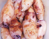 Foto del paso 2 de la receta: Chipirones encebollados con rovellons y espárragos trigueros