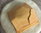 A picture of step 2 of Chicken cheese bun.